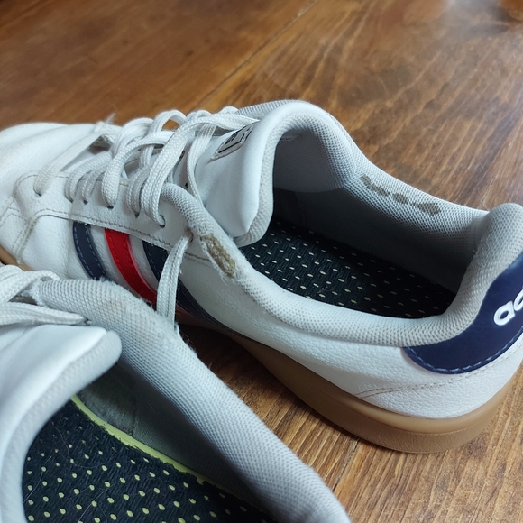 Mens Adidas sneakers - Picture 2 of 5